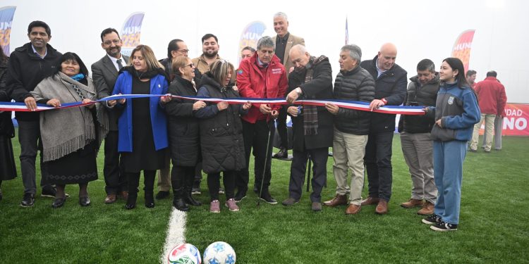 Se inauguró nueva cancha sintética de fútbol Carlos Condell