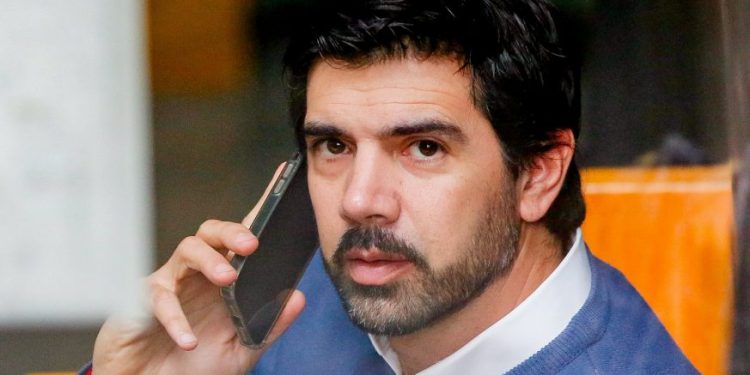 Querellante acusa “corrupción de alto nivel” en formalización de Lavín León: pedirán prisión preventiva