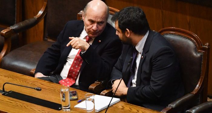 Duro cruce entre ministro Quiroz y Manouchehri: “El diputado insiste en una teoría fracasada”