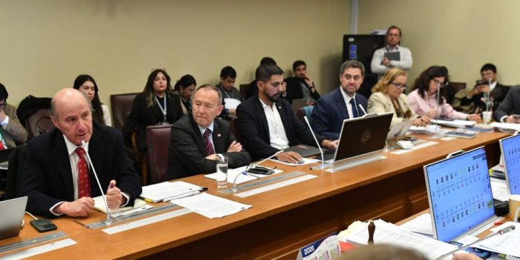 Comisión de Hacienda aprueba rebaja del impuesto corporativo y avanza en la megarreforma