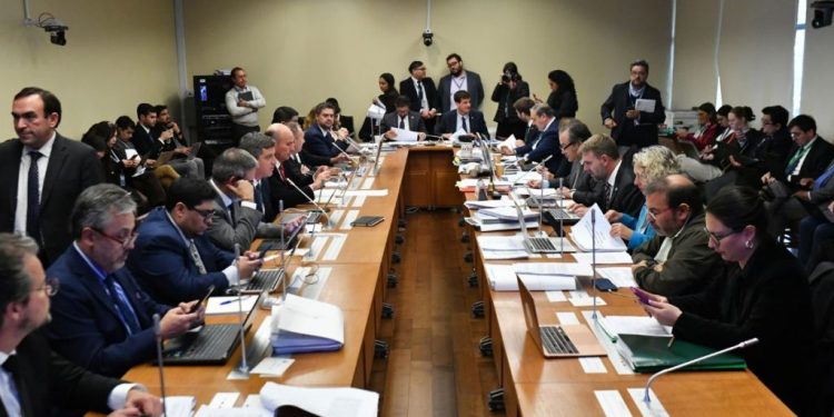 Comisión de Hacienda aprueba por unanimidad primer artículo del Plan de Reconstrucción Nacional