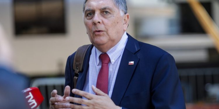 Biministro Alvarado reconoce que déficit fiscal “hace más compleja la acción del gobierno”