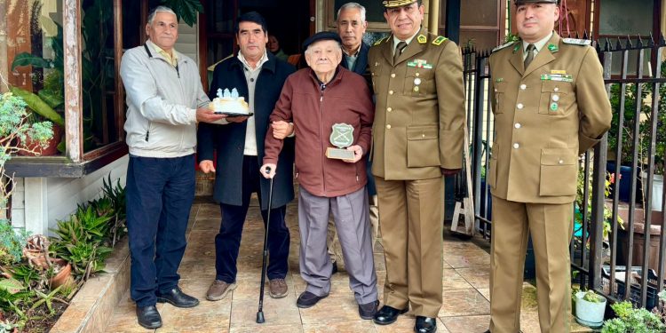 Puerto Montt: Carabineros de Chile saluda a funcionario en retiro que hoy cumple 100 años