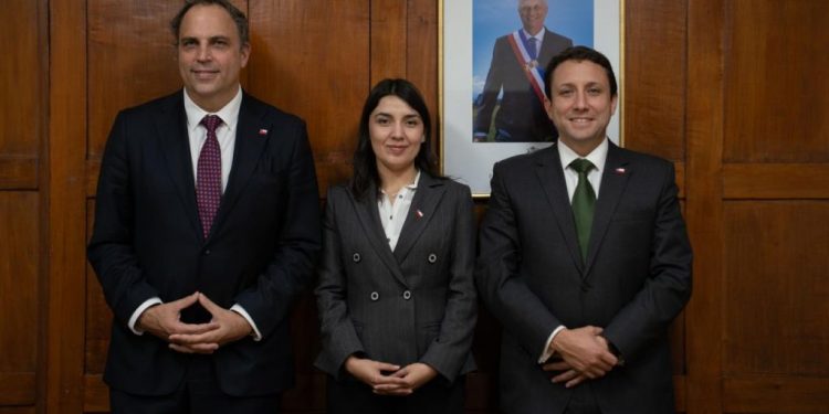 Ministra Marín se reúne con subsecretarios del Trabajo y Economía para enfrentar alza del desempleo femenino