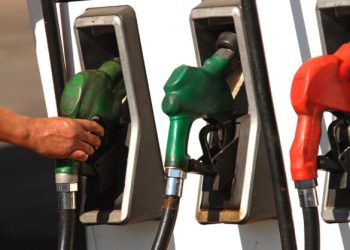 Iniciativa busca dejar sin efecto alza de combustibles y restablecer mecanismo de estabilización de precios