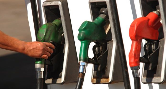Iniciativa busca dejar sin efecto alza de combustibles y restablecer mecanismo de estabilización de precios