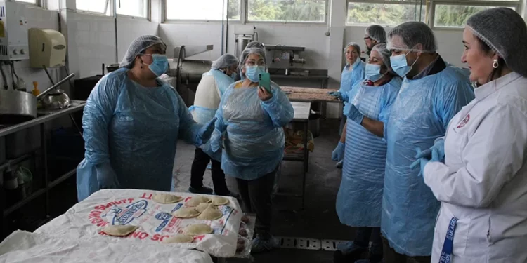 Capacitan a recolectoras y pescadores artesanales de San Juan de la Costa para potenciar productos del mar
