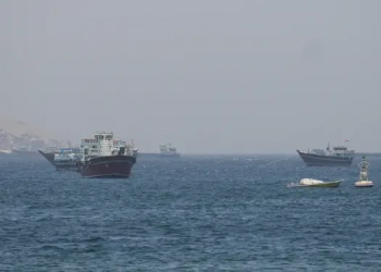 Irán bloquea el ingreso de destructores de EE.UU. e Israel en el estrecho de Ormuz