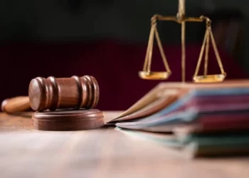 Tribunal rechaza prisión preventiva para mujer que confesó autoría en homicidio