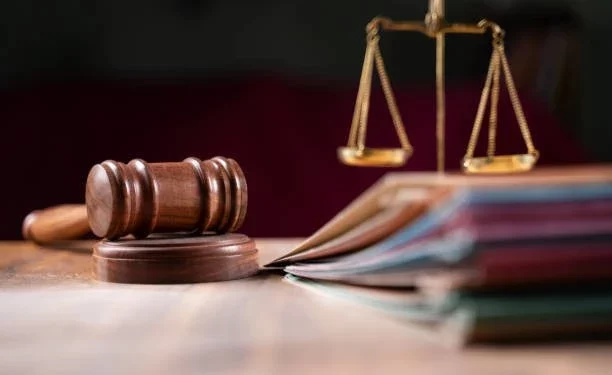 Tribunal rechaza prisión preventiva para mujer que confesó autoría en homicidio