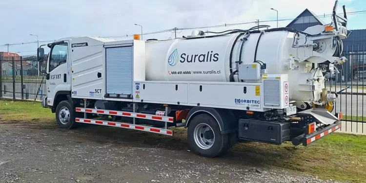 Nuevo camión de última tecnología reforzará mantención del alcantarillado en once comunas de la región de Los Ríos