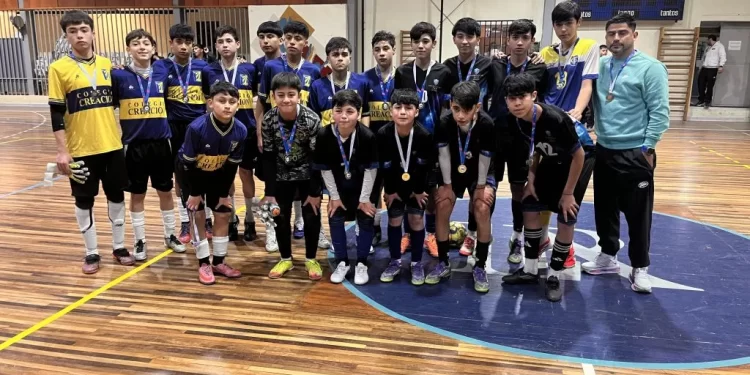Liceo Carmela Carvajal se corona campeón comunal de futsal Sub 14