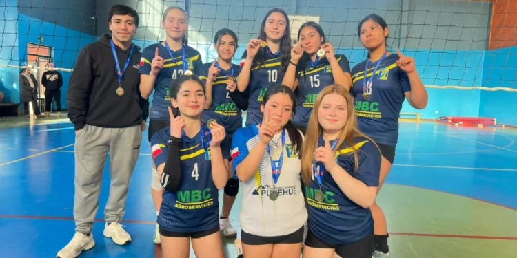 Colegio Creación campeón comunal de vóleibol Sub 14