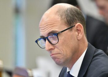 Ministro Arrau condena actuar de conductor que iba a 264 km/h y marca distancia por vínculo familiar