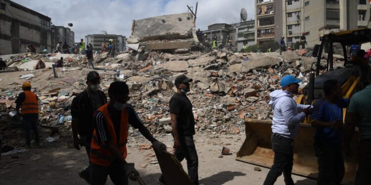 Chile envía 37 rescatistas a Venezuela tras terremoto y prepara segundo vuelo con ayuda humanitaria
