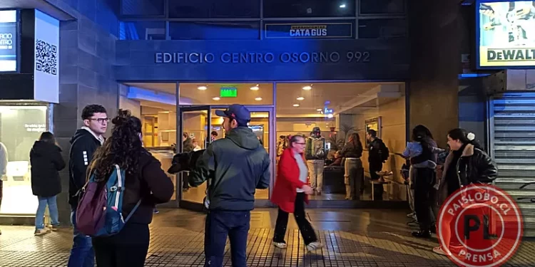 Osorno: Evacúan edificio céntrico por emergencia eléctrica en piso 11