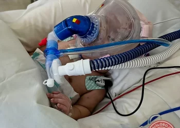Osorno: Lactante con cardiopatía compleja espera avión ambulancia