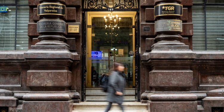Nuevo revés para deudores CAE: Corte de Valparaíso ratifica legalidad de embargos de TGR