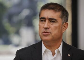 Desbordes critica a ministro Rabat por Santiago 1: “Le faltó experiencia política”