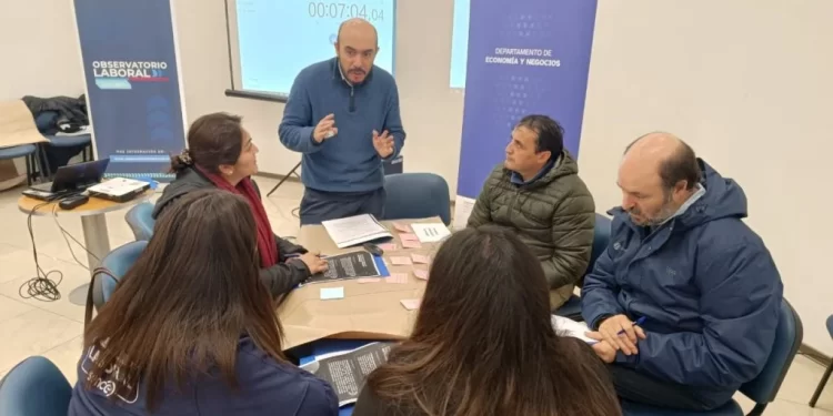 Observatorio Laboral analiza con sector acuícola escenarios laborales futuros