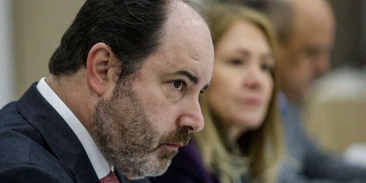 Ministro del Trabajo aclara que las 40 horas se mantienen: “No aumentaremos la jornada laboral”