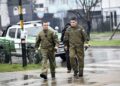 General Araya visita a carabineros heridos en Valdivia: uno permanece en riesgo vital tras operación