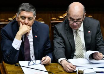 Senado vota megarreforma de Kast entre críticas opositoras y acuerdo con municipios