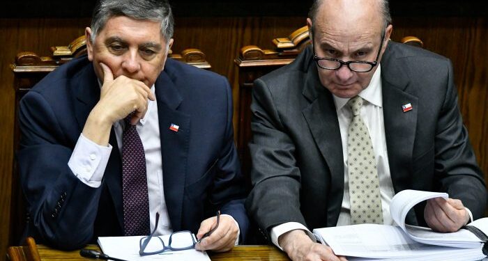 Senado vota megarreforma de Kast entre críticas opositoras y acuerdo con municipios