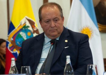Fiscal nacional Ángel Valencia protagoniza accidente de tránsito: Motociclista resultó lesionado