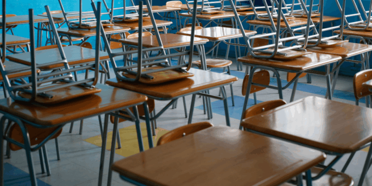 Ministerio de Educación confirma suspensión de clases en nueve regiones por avance del sistema frontal