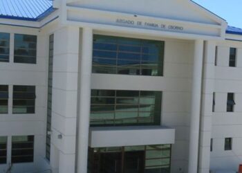 Osorno: detienen a mujer por amenazar e insultar a una jueza y agredir a detectives de la PDI