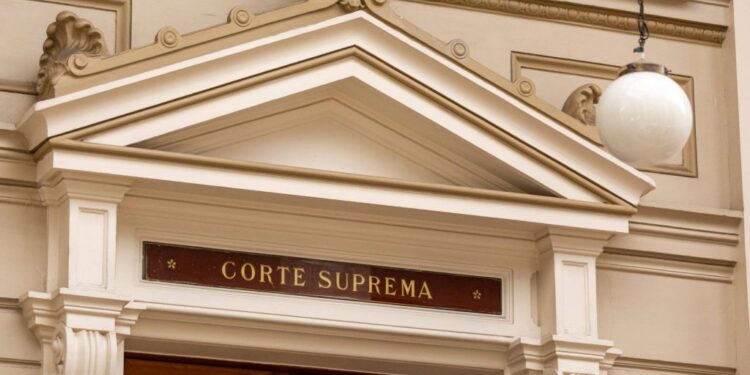Cadem: 75% evalúa negativamente al Poder Judicial y 83% dice no confiar en él