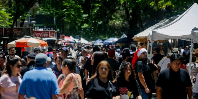 Empleo joven pierde 95 mil puestos en un año y se acentúa crisis en la formalidad
