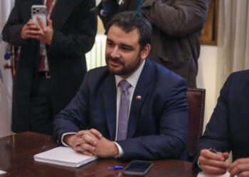 Contramuestra negativa de exsubsecretario Rodríguez tensa el debate político sobre test de drogas