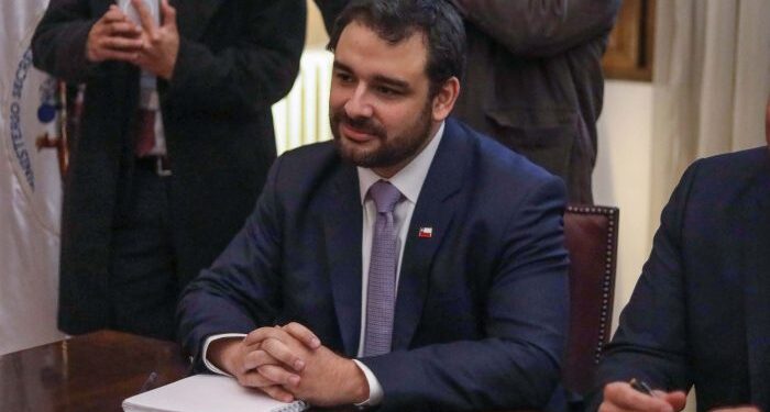 Contramuestra negativa de exsubsecretario Rodríguez tensa el debate político sobre test de drogas