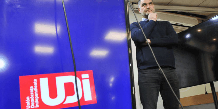 UDI pide al Servel investigar al Partido Comunista por viaje de su directiva a Cuba