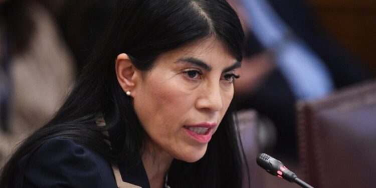 Ministra Lincolao defiende reformulación de Becas Chile: “Priorizar no es decidir qué conocimiento importa”
