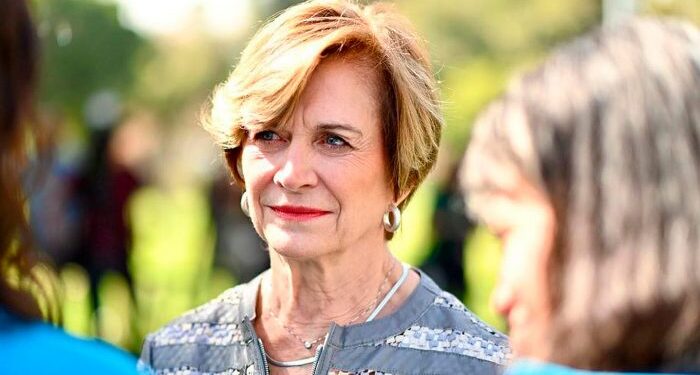 Evelyn Matthei: “Si TVN no transparenta contrato con Porcel TV, debe investigar Fiscalía”