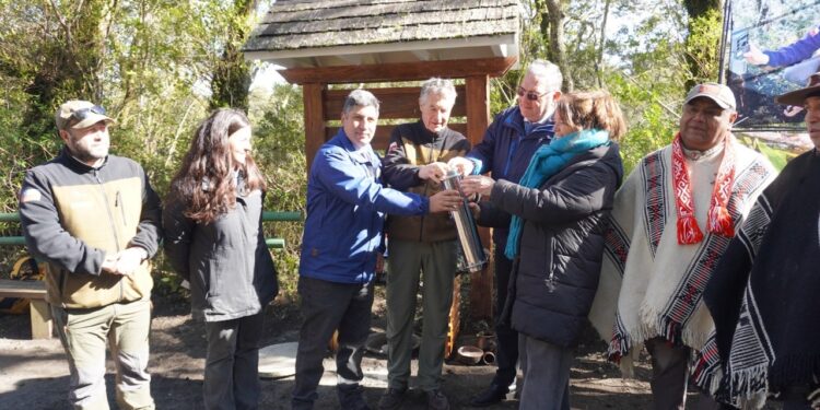 Parque Nacional Vicente Pérez Rosales conmemora 100 años con instalación de placa y cápsula del tiempo