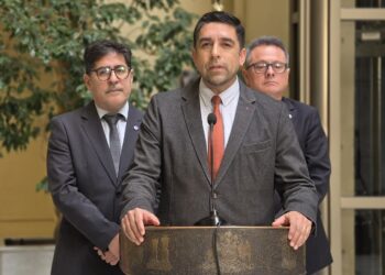 Diputado Barría respalda a Kast en la lucha contra las fake news y los bots
