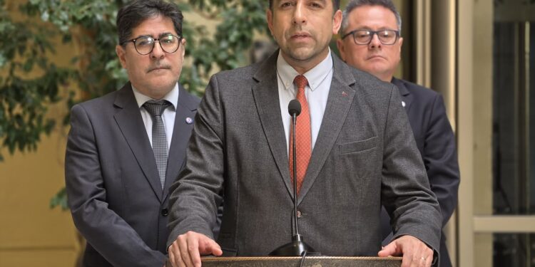 Diputado Barría respalda a Kast en la lucha contra las fake news y los bots
