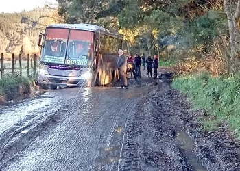 Denuncian el pésimo estado de caminos en zonas rurales de la provincia de Osorno tras temporales