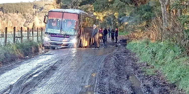Denuncian el pésimo estado de caminos en zonas rurales de la provincia de Osorno tras temporales