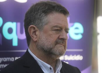 Tras éxitos en fiscalía, Tricel deja en acuerdo última ofensiva oficialista contra Orrego