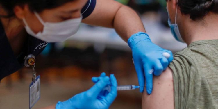 Servicio de Salud Chiloé refuerza vacunación escolar y llama a las familias a proteger a niños, niñas y adolescentes