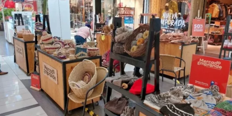Feria de Artesanía Indígena en Cenco Mall Osorno