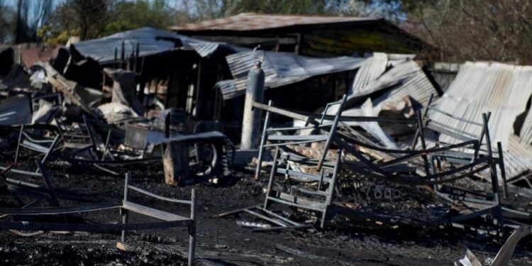 Hogar de adultos mayores incendiado en Pitrufquén tenía sumarios sanitarios desde 2019 según Seremi de Salud