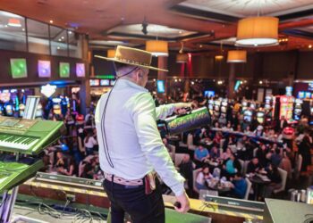 Charola Pizarro y la Fonda MC encienden la celebración dieciochera en MDS Osorno