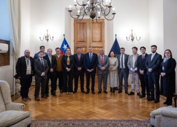 Gobierno y comuna de Castro alcanzan acuerdo para concretar solución para residuos domiciliarios de la Isla Grande de Chiloé