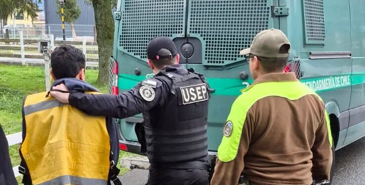 Detienen a hombre por parricidio frustrado en Isla Llanchid tras despliegue marítimo de Carabineros